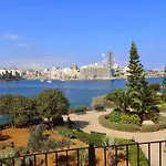 Sleek 2br By The Promenade *