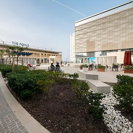 Sleek 2br By The Promenade Apartament