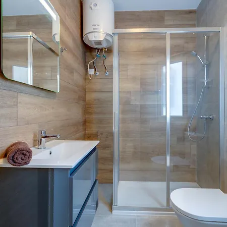 Sleek 2br By The Promenade Apartament *