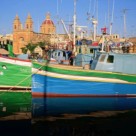 Sleek 2br By The Promenade