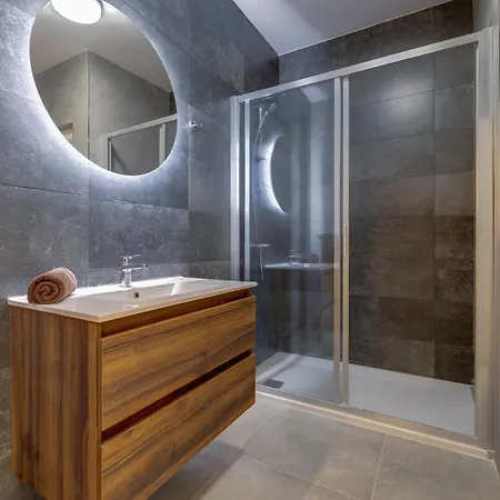 Sleek 2br By The Promenade Apartament *