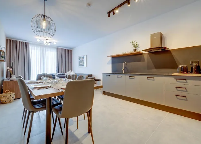 Sleek 2br By The Promenade Apartament