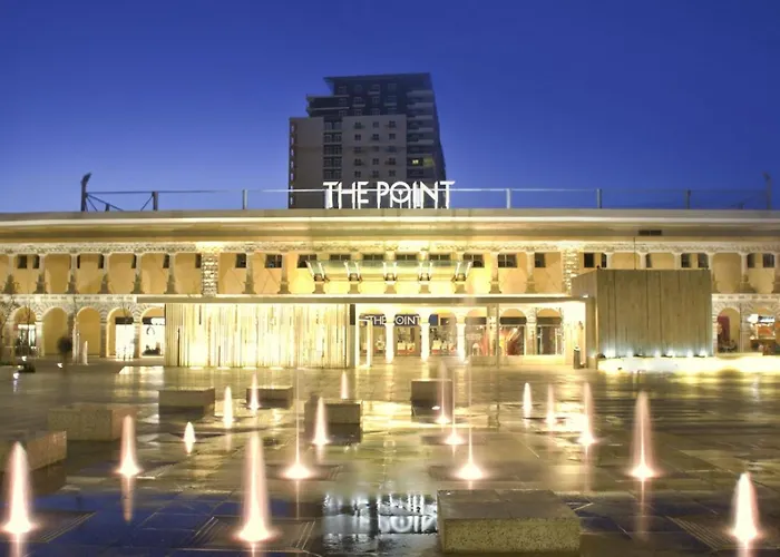 Sleek 2br By The Promenade Apartament *