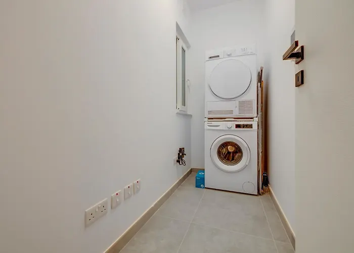 Sleek 2br By The Promenade Apartament *