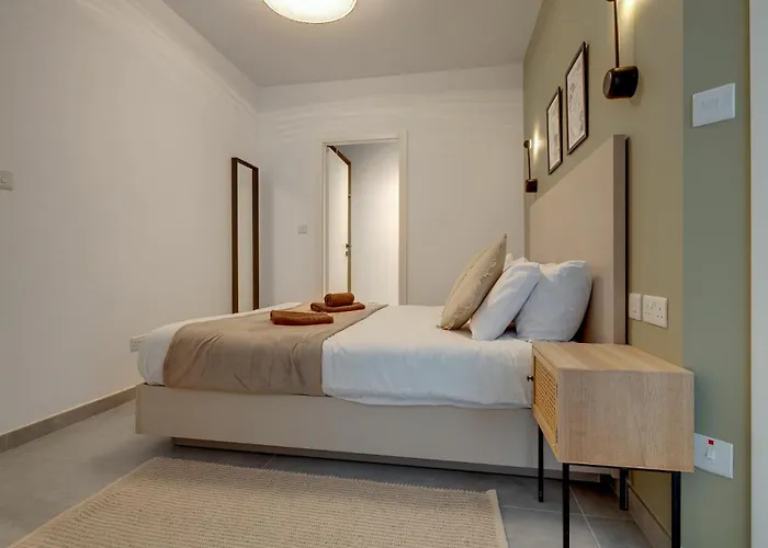 Sleek 2br By The Promenade *