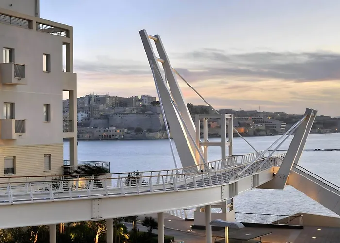 Sleek 2br By The Promenade * Sliema