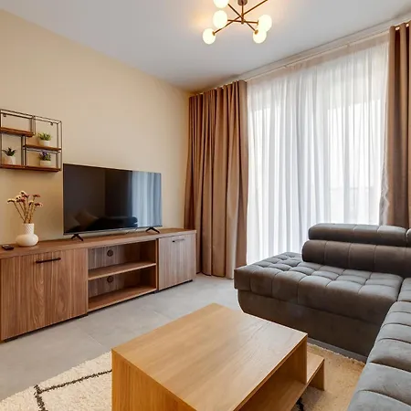 Sleek 2br By The Promenade *