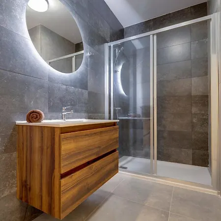 アパート Sleek 2br By The Promenade