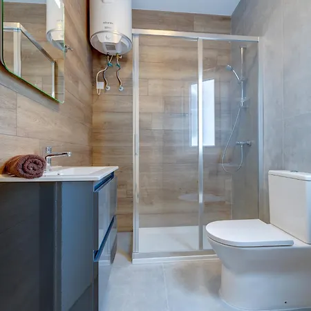 Sleek 2br By The Promenade アパート