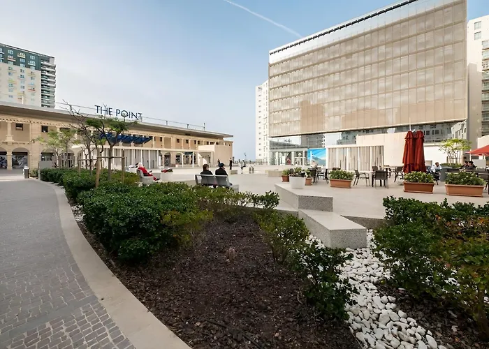 Sleek 2br By The Promenade Apartamento