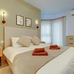 Sleek 2br By The Promenade * Слима