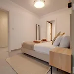 Sleek 2br By The Promenade Апартаменты *