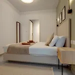 Sleek 2br By The Promenade *