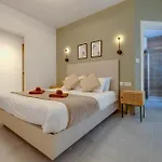 Sleek 2br By The Promenade Апартаменты *