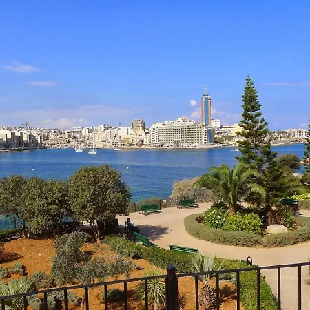 Sleek 2br By The Promenade *